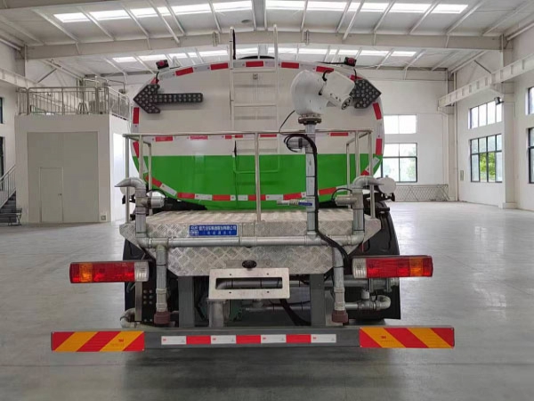 11方纯电动洒水车
