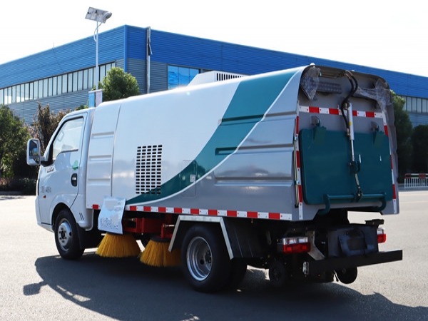 途逸小型纯电动扫路车