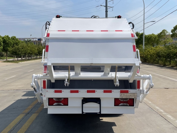 跃进新能源压缩式垃圾车